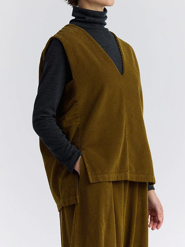 Black Crane - Corduroy Vest in Olive