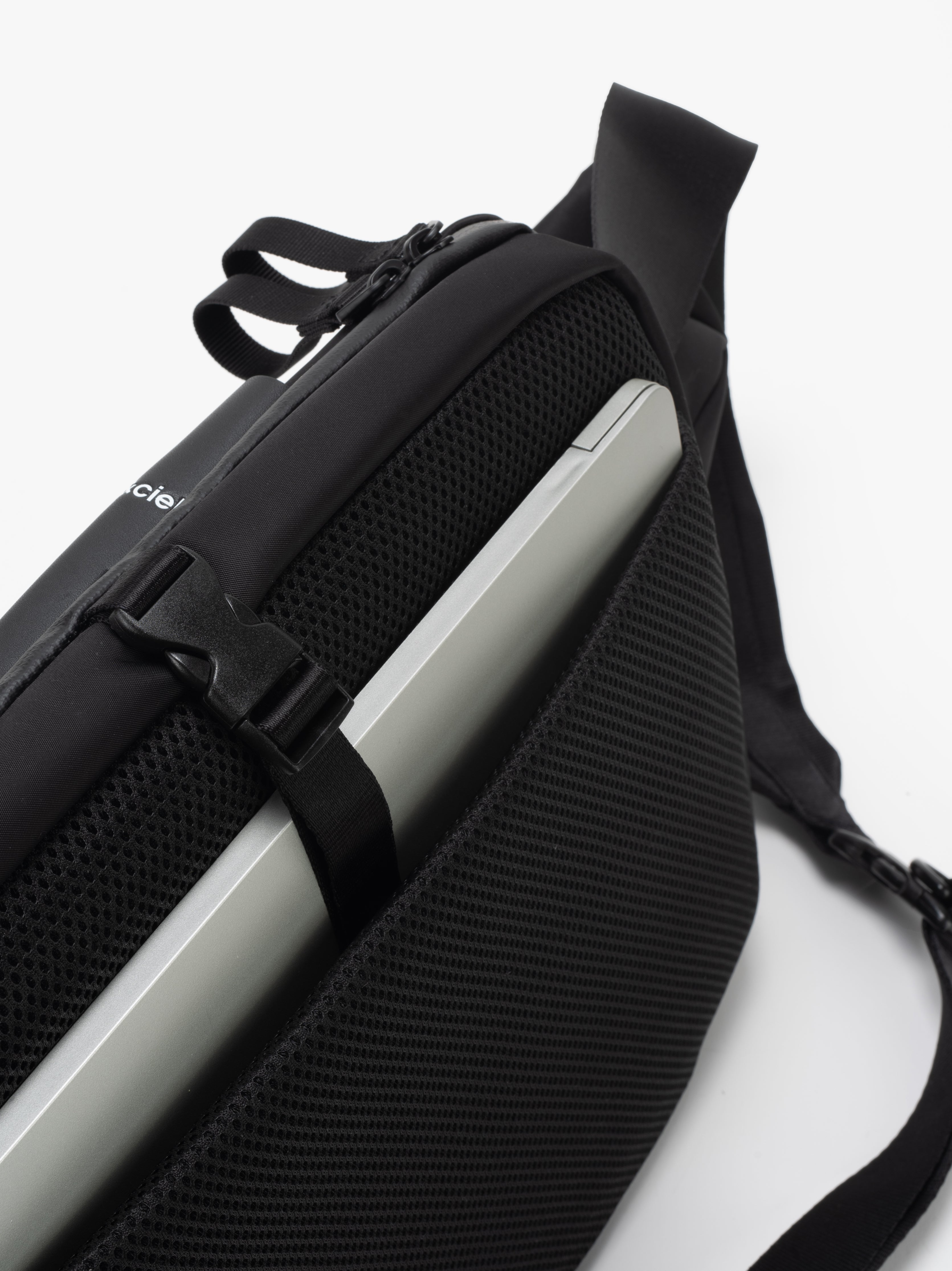 Isarau L Sleek Black - Black-[-Côte&Ciel-5