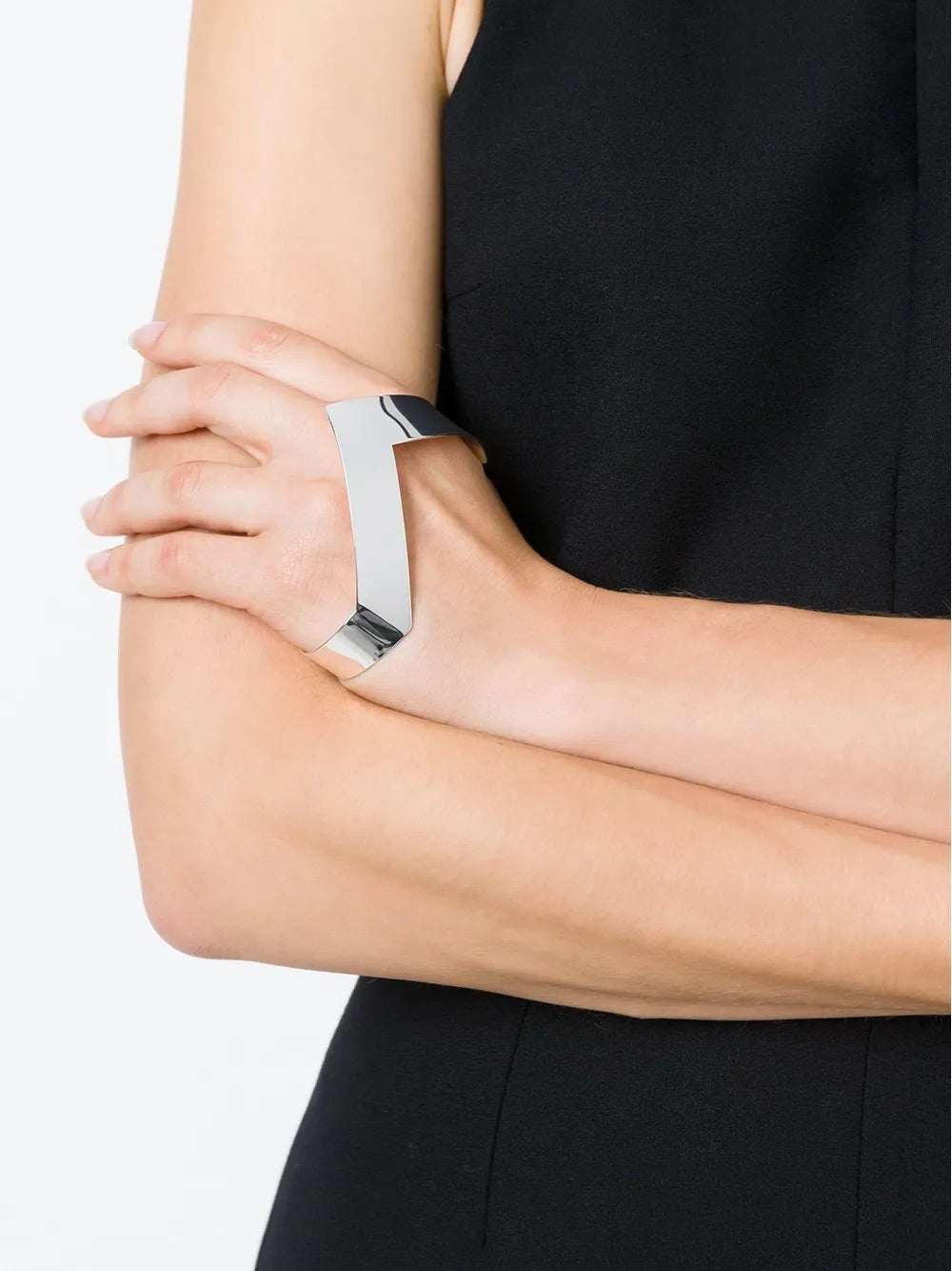 Vibe Harsløf Footlet Silver - worn view showing fit on wrist