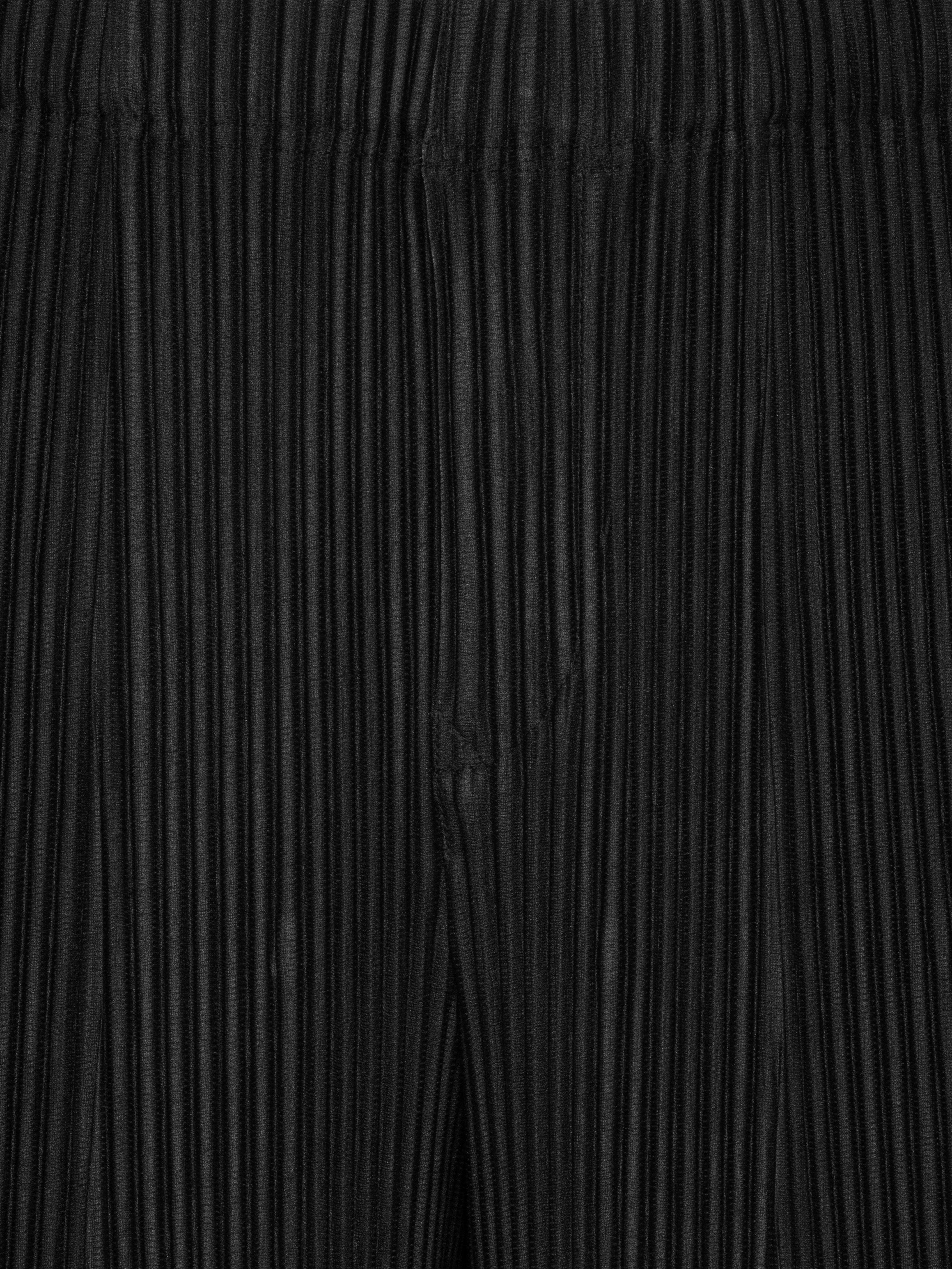 Close-up of the black plissé shorts from Issey Miyake Homme Plissé