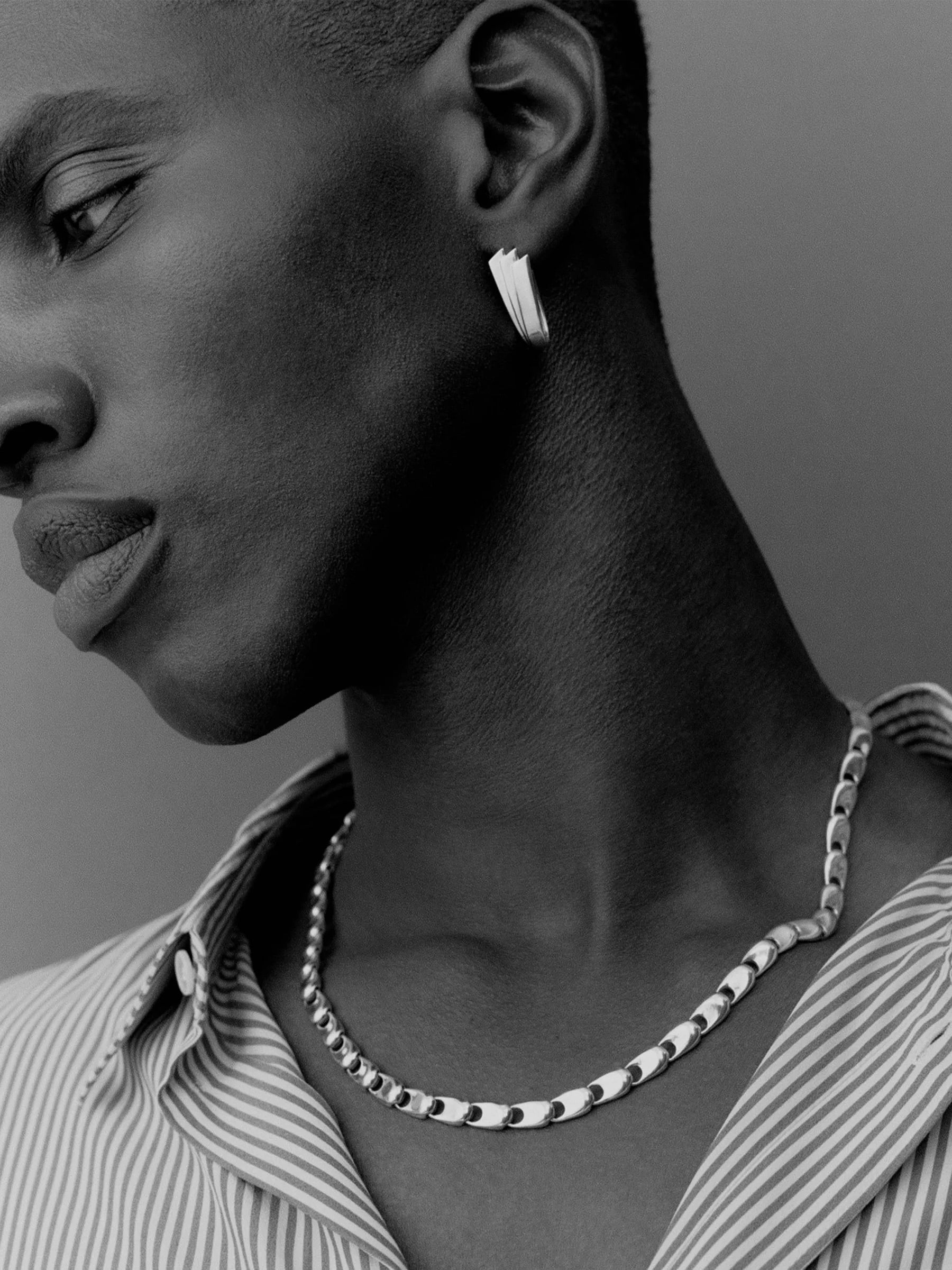 Model wearing Kinraden Mini Electra Necklace Large in recycled sterling silver with polished link chain and refined sculptural finish
