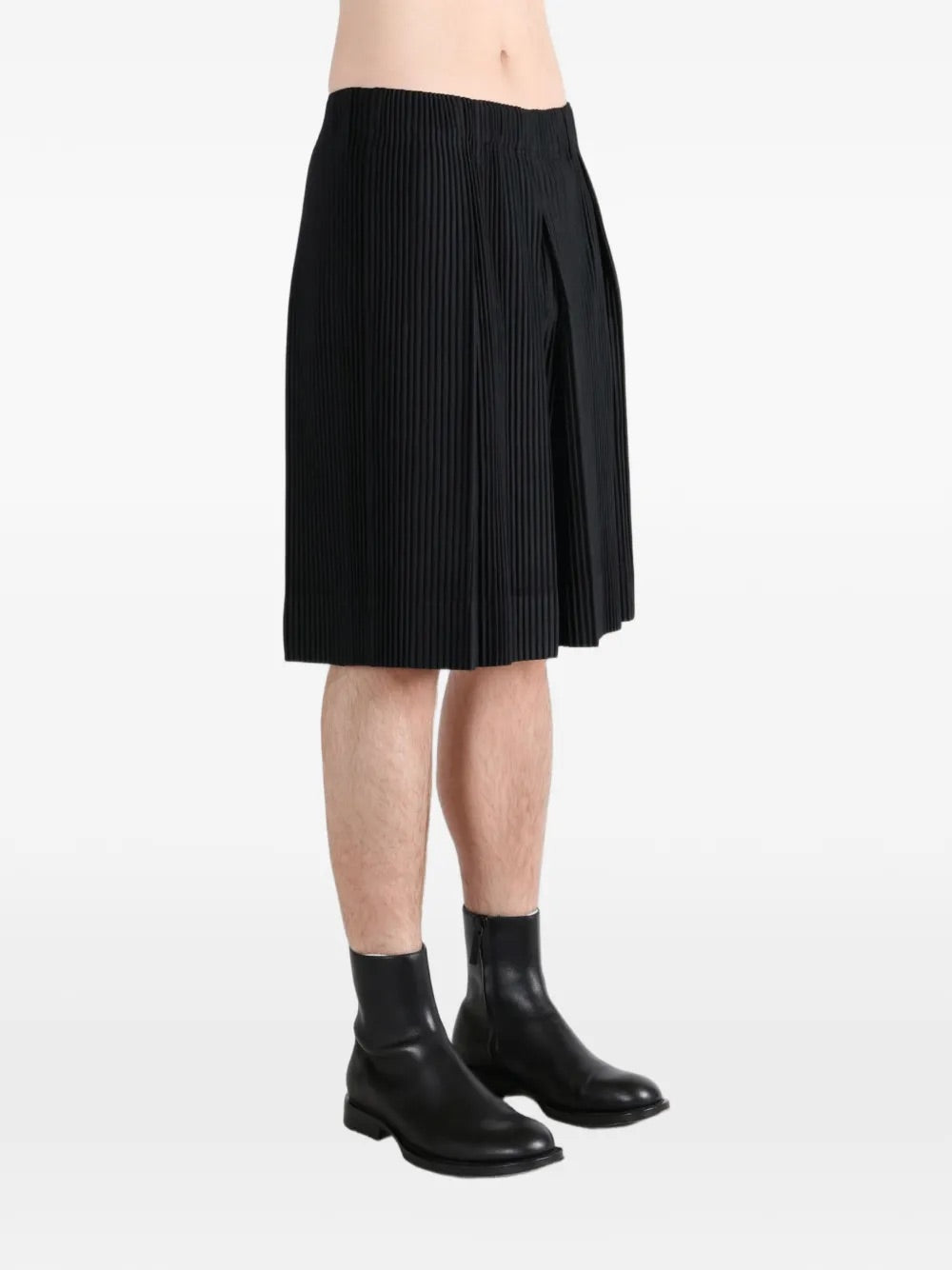 Issey Miyake Tailor Pleats 2 Pants Black - side view showing pleated structure and silhouette