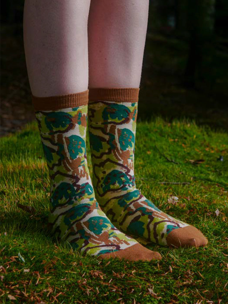 Playground Flowers Socks Femme in Brown Green Spraycan from Henrik Vibskov