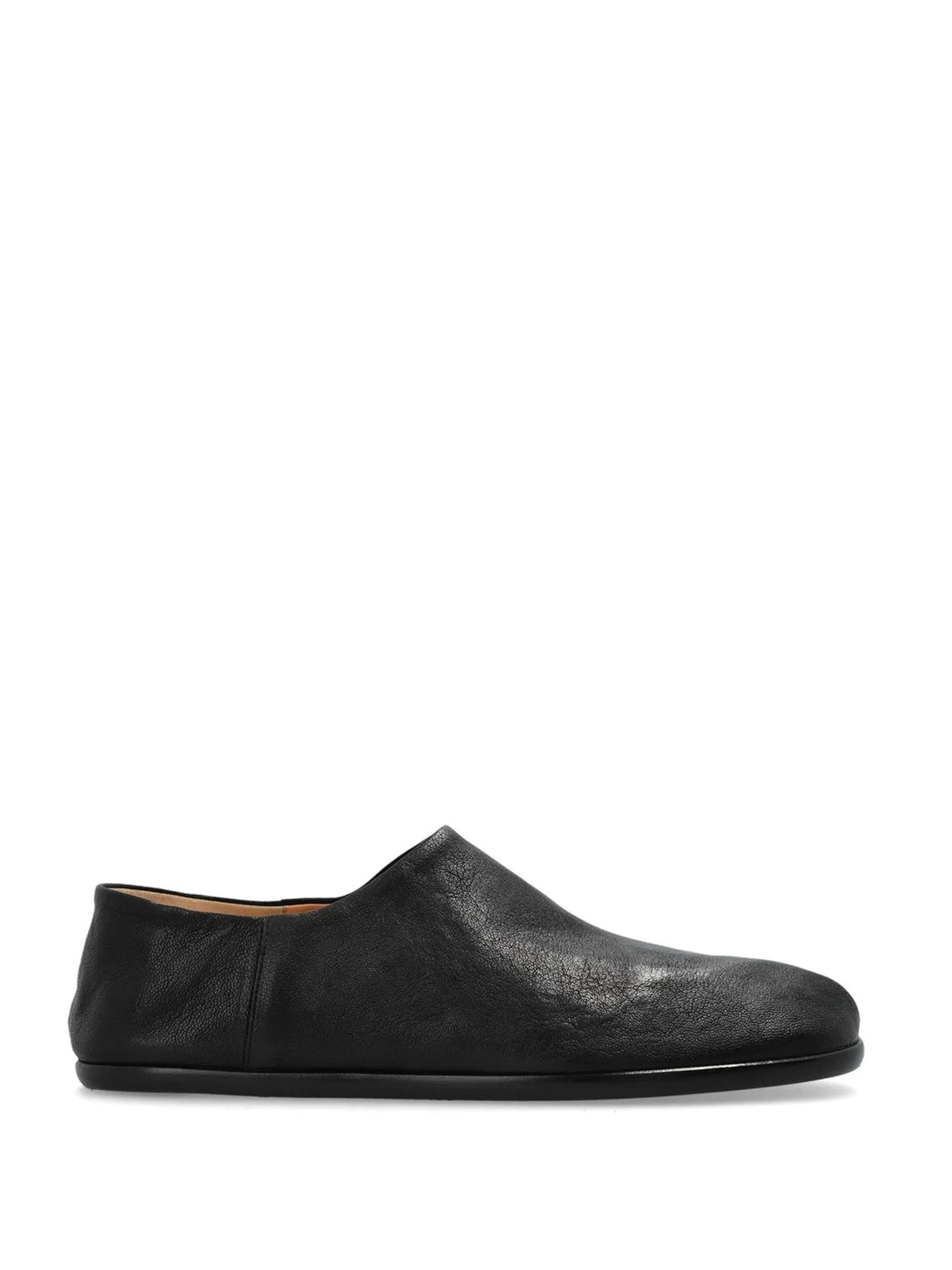 Maison Margiela Tabi Babouches in black grained nappa leather, side view showing split-toe and collapsible soft heel
