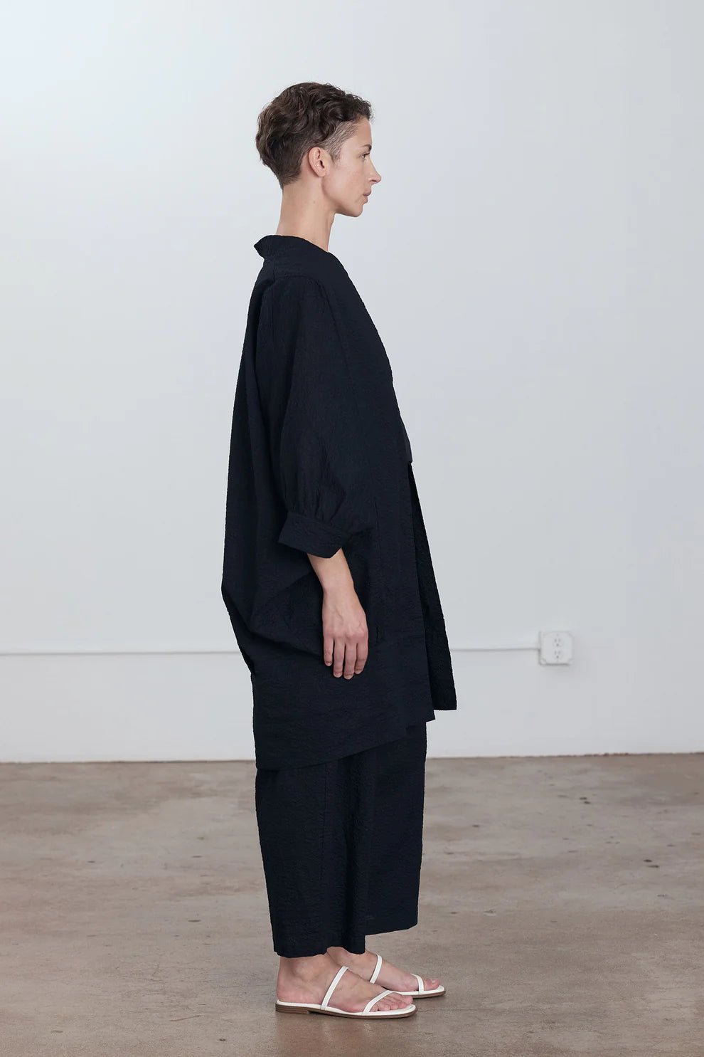 Black Crane Spoon Jacket in Midnight - side view on model showing balloon shaped sleeve and relaxed oversized fit