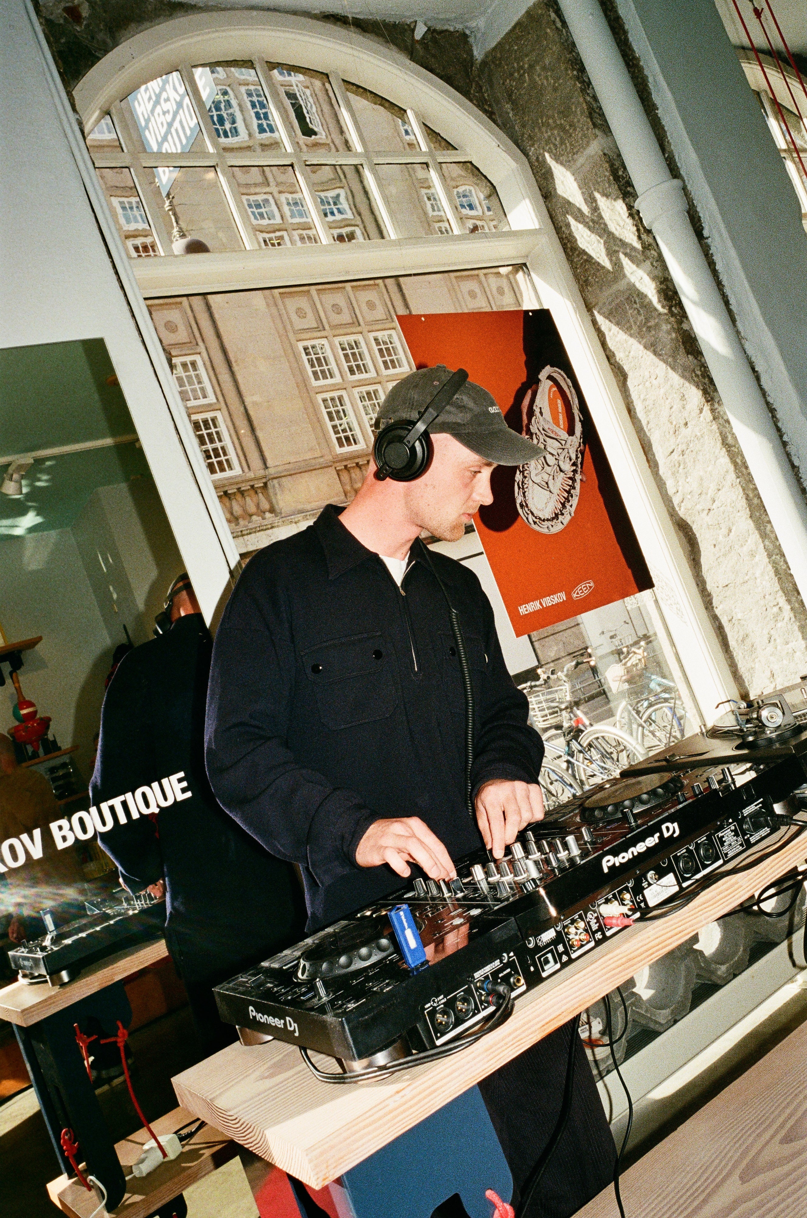 HENRIK VIBSKOV x KEEN EVENT
